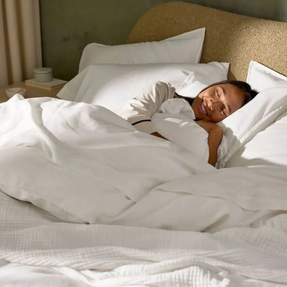 Parachute White Pillow and Sheet Set